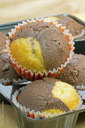 Photo: Chocolate and vanilla muffins in paper cake cups Chocolate and vanilla muffins in paper cake cups