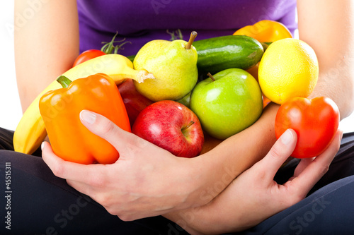 Photo: Gesunde Ernährung - junge Frau mit Obst Gesunde Ernährung - junge Frau mit Obst