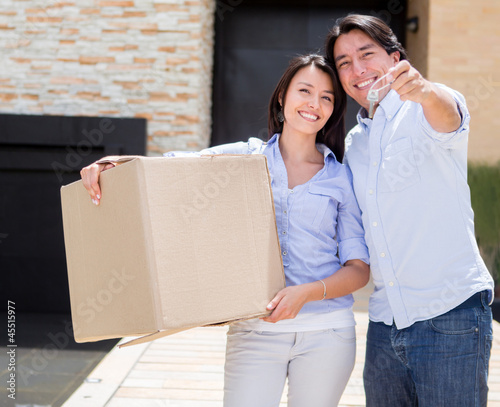 Photo: Couple moving house Couple moving house