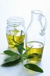 Foto: Olive oil in a carafe and in a screw-top jar with olive sprigs Olive oil in a carafe and in a screw-top jar with olive sprigs