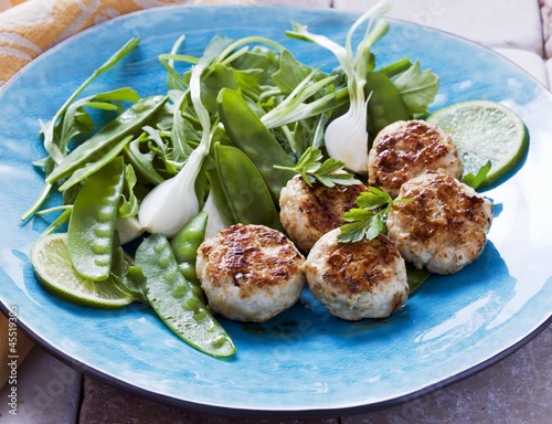 Photo: Mini chicken burgers with lime juice and salad Mini chicken burgers with lime juice and salad