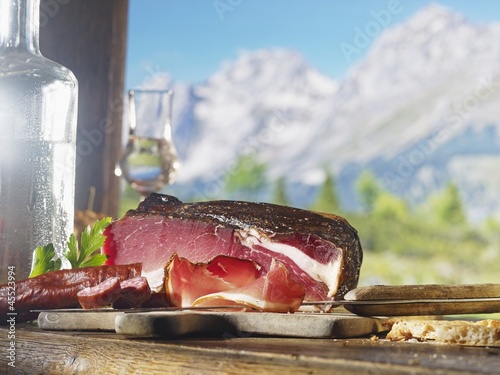 Photo: Country ham, Kaminwurzen (South Tyrolean smoked sausages) and schnapps Country ham, Kaminwurzen (South Tyrolean smoked sausages) and schnapps