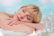 Ältere Dame im Spa