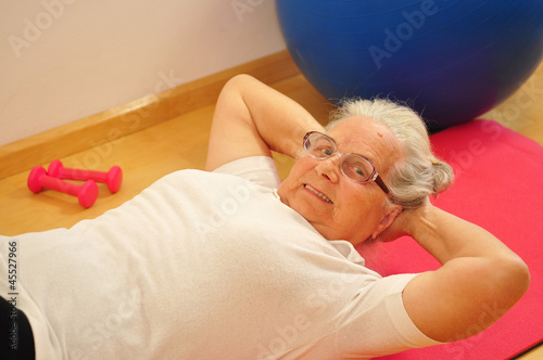 Photo: Seniorin beim Training Seniorin beim Training