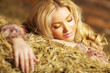 Foto: Young woman sleeping Young woman sleeping