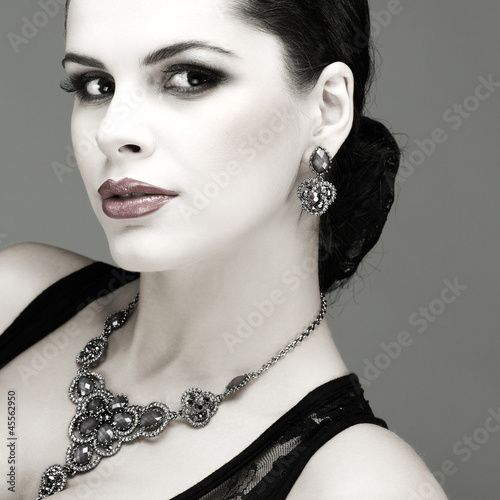 Photo: portrait elegant sexual woman in fashion style portrait elegant sexual woman in fashion style