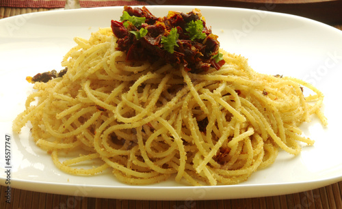 Photo: Spaghetti ai pomodori secchi e pangrattato Spaghetti ai pomodori secchi e pangrattato