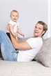 papa mit baby