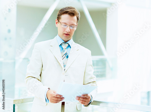 Photo: portrait of a businessman... portrait of a businessman...