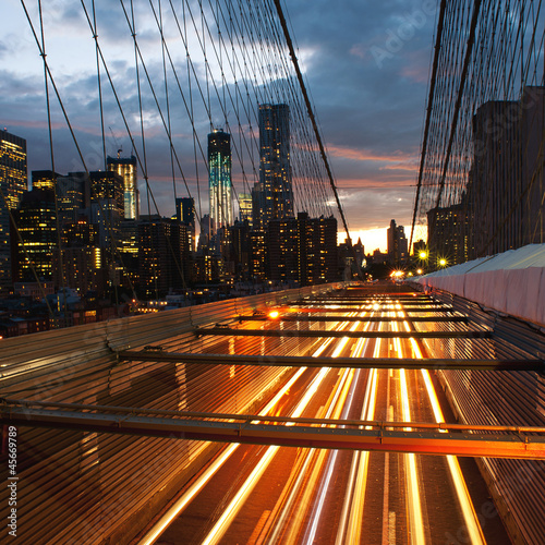 Naklejka dekoracyjna Manhattan skyline from the Brooklyn bridge at dusk