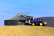 Photo: Biogasanlage lagert Mais ein Biogasanlage lagert Mais ein