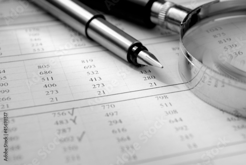 Photo: pen, magnifying glass pen, magnifying glass
