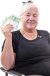Seniorin mit Geld