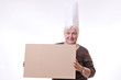Seniorin mit Schild
