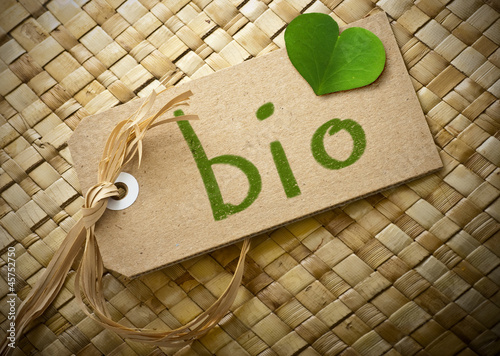 Photo: Etiquette en carton et mot bio Etiquette en carton et mot bio