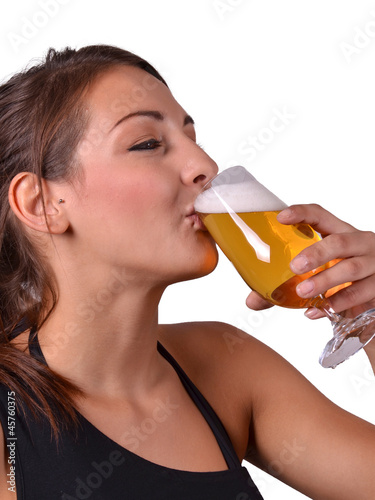 Photo: frau mit einem bier frau mit einem bier