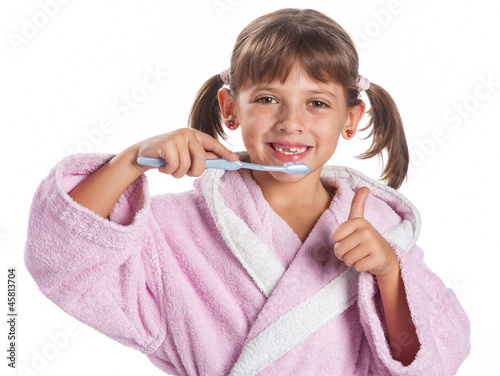 Photo: bambina si lava i denti bambina si lava i denti