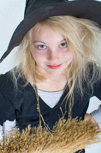 Photo: Mädchen mit Hexenkostüm Mädchen mit Hexenkostüm
