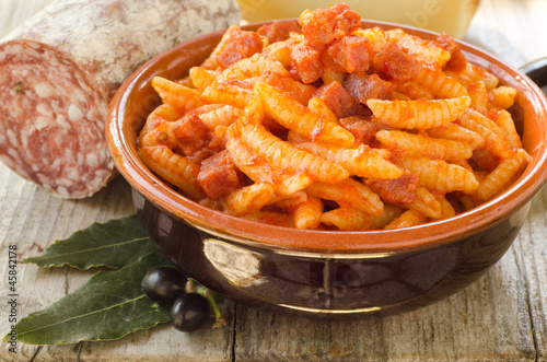 Photo: Malloreddus con pomodoro,salsiccia e peperoncino Malloreddus con pomodoro,salsiccia e peperoncino