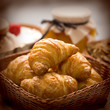 Tavola imbandita per colazione