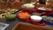 kameraschwenk über buffet