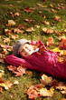 Relaxen auf der Wiese im Herbst