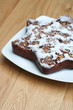 torta a forma di stella al cioccolato e pere