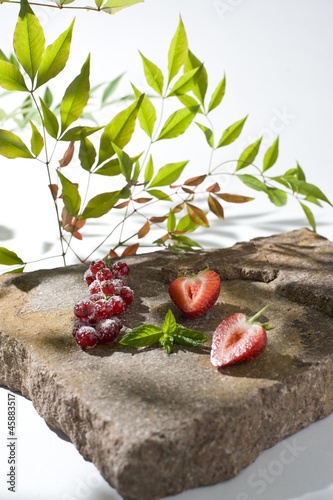 Photo: Beeren auf Stein Beeren auf Stein