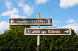 Panneaux de direction parisien pour touristes