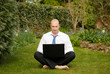 Foto: Businessman working outdoors Businessman working outdoors