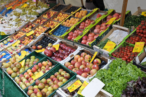 Photo: Obst Äpfel auf einen Wochenmarkt Obst Äpfel auf einen Wochenmarkt