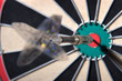 Dartpfeil im Bull´s Eye