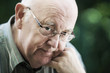 senior mit brille,porträt