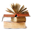 livre ancien ouvert en évantail