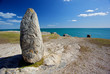 menhir sur la côte en bretagne
