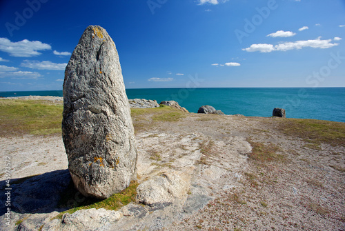 Photo: menhir sur la côte en bretagne menhir sur la côte en bretagne