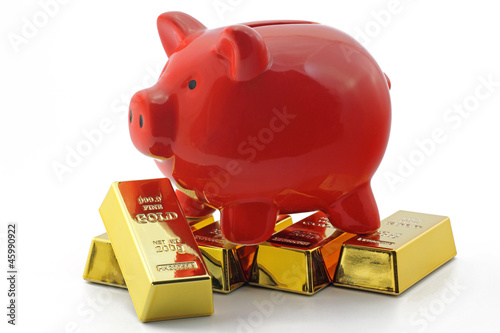 Photo: sparschwein mit gold sparschwein mit gold