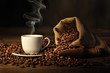 tazzina di caffè fumante