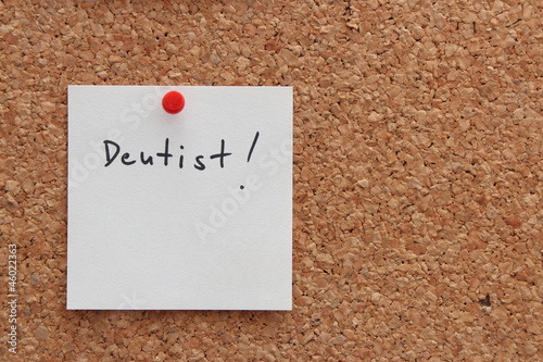 Photo: Notiz auf Pinnwand Notiz auf Pinnwand