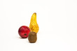 birne, apfel, kiwi vor weissem hintergrund
