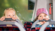 Kinder fahren im Bus