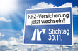 Blauer Wegweiser mit KFZ Versicherung wechseln