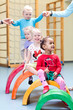 canvas print picture - Kinder in Turnhalle