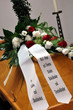 Eine Sargaufbahrung in der Kirche