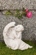 Grab mit Engel und Rose
