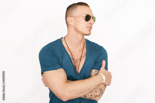 Photo: Lässiger Typ mit Tattoos Lässiger Typ mit Tattoos