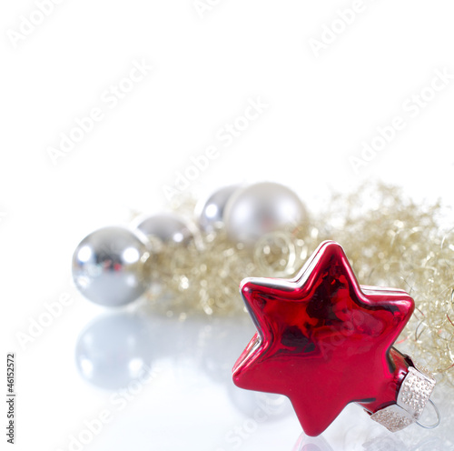 Photo: Roter Weihnachtskugel-Stern mit Dekoration Roter Weihnachtskugel-Stern mit Dekoration