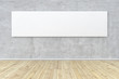 Weißes Bild hängt an Wand