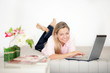 Photo: glückliche Frau am Laptop glückliche Frau am Laptop