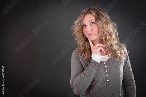 Photo: Ratlose junge Frau Ratlose junge Frau
